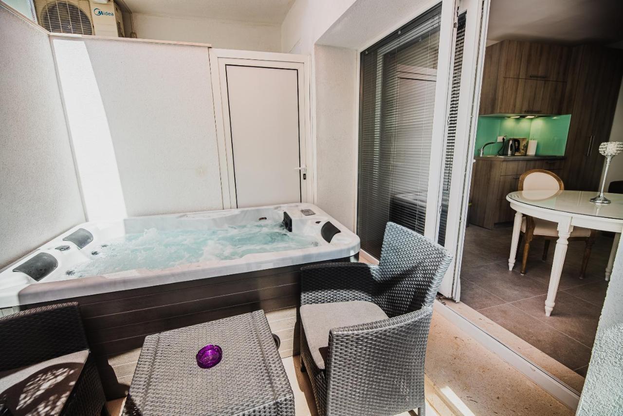 Downtown Luxury Apartments With Hot Tub Vodice Exterior photo
