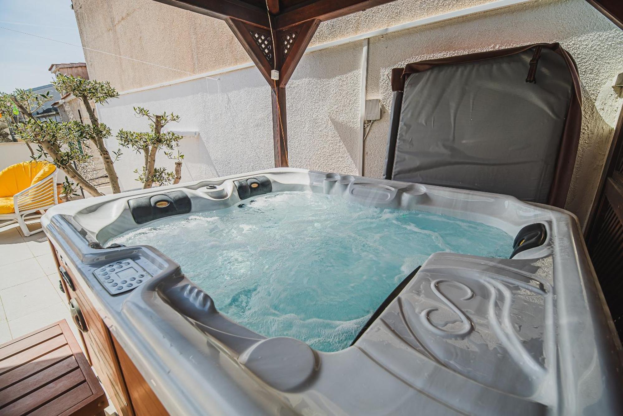Downtown Luxury Apartments With Hot Tub Vodice Room photo