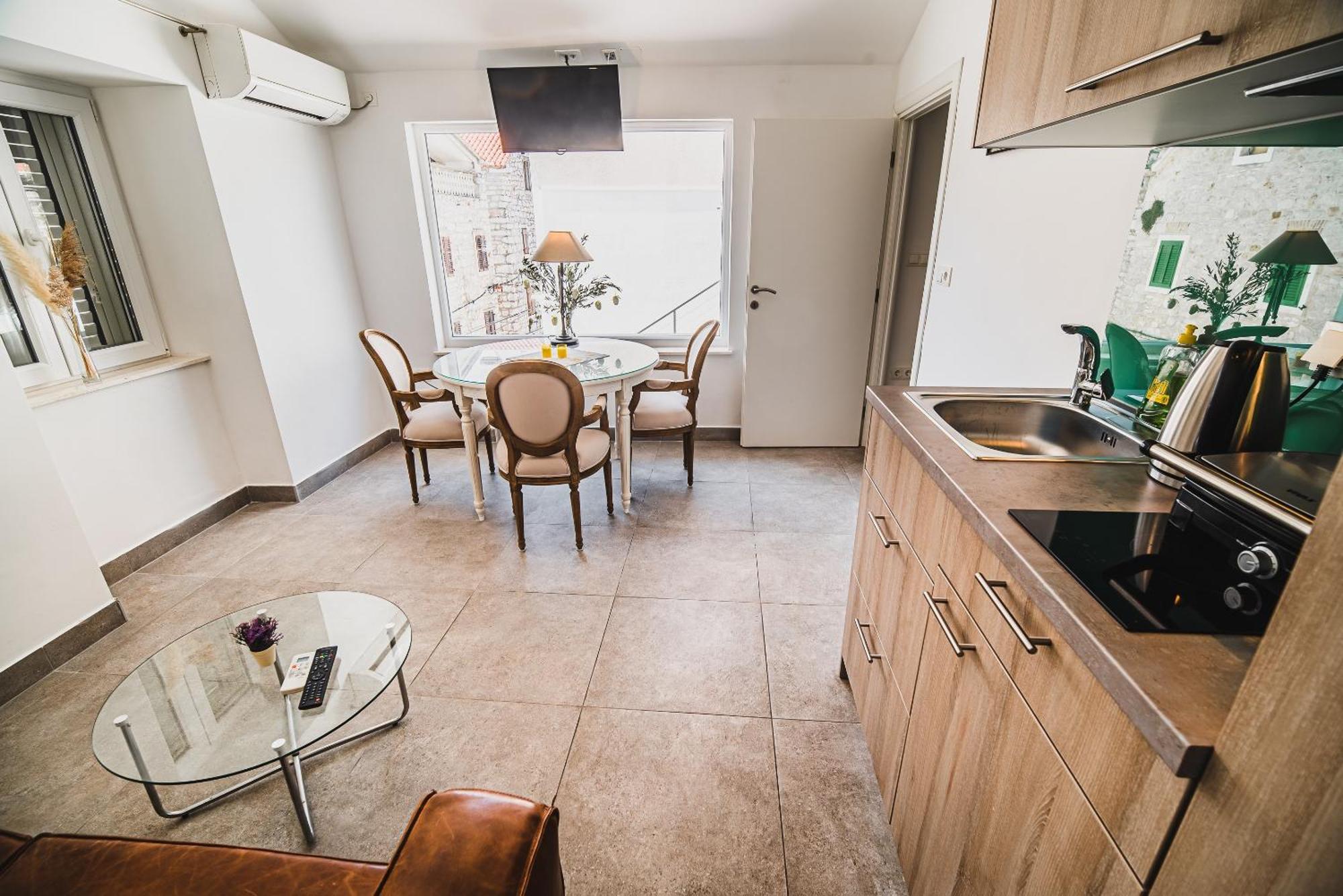 Downtown Luxury Apartments With Hot Tub Vodice Room photo